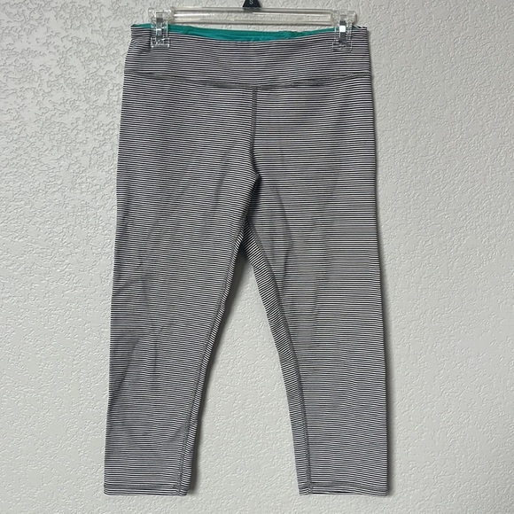 American Eagle Legging Capri pant striped black and white size Small - Picture 1 of 7